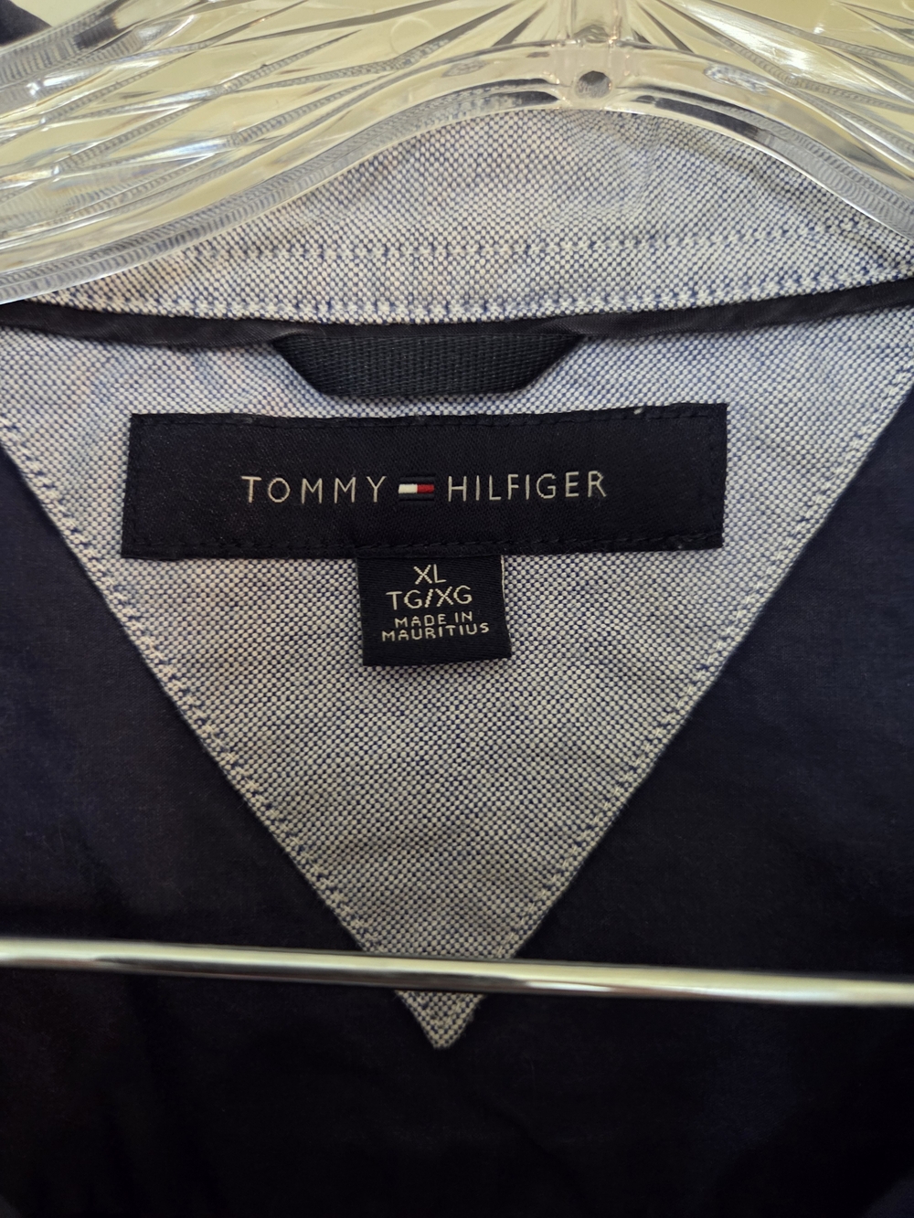 Tommy Hilfiger Men's Navy Short-Sleeve Button-Down Shirt with Chest Pocket - Picture 3 of 4